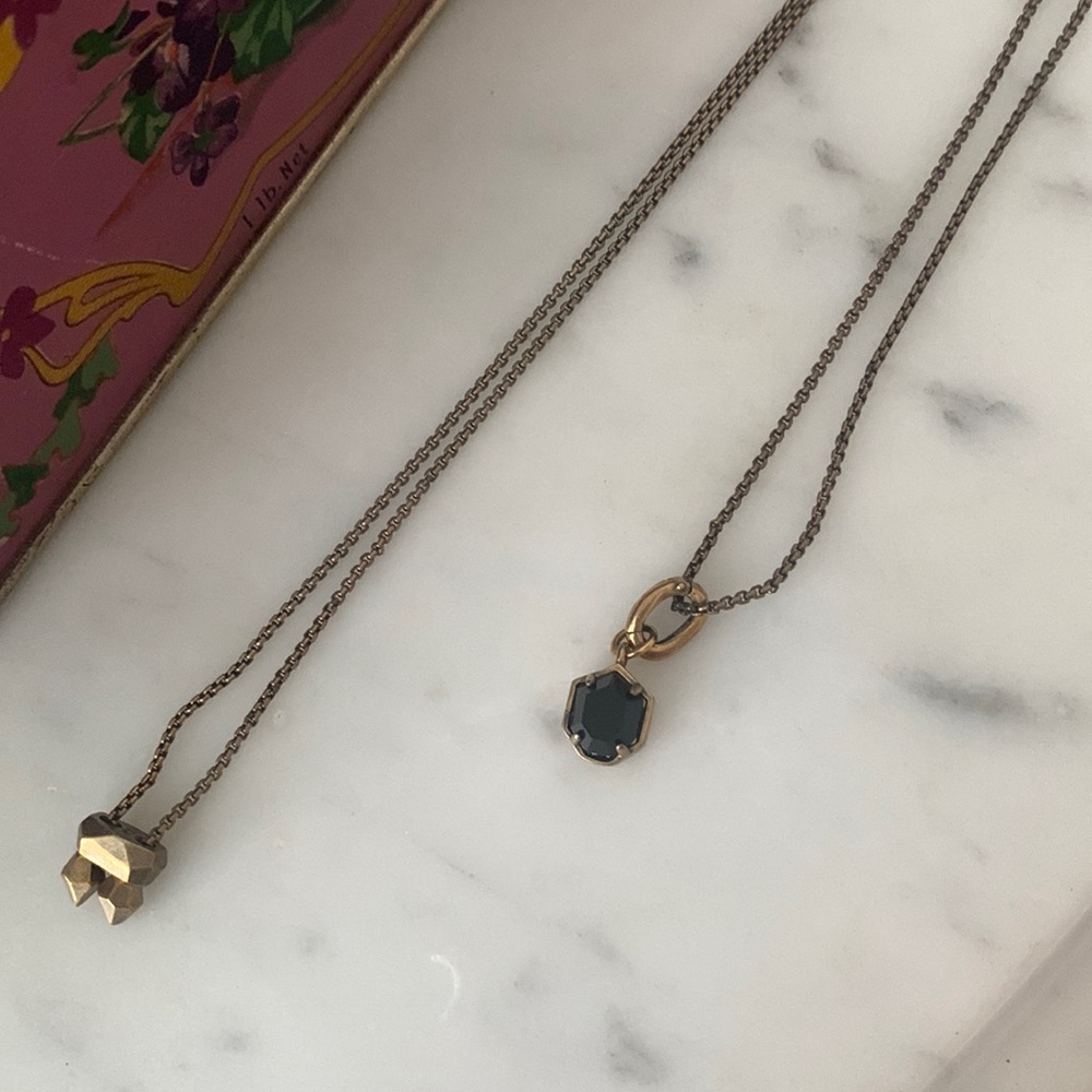 Kendra Scott necklace